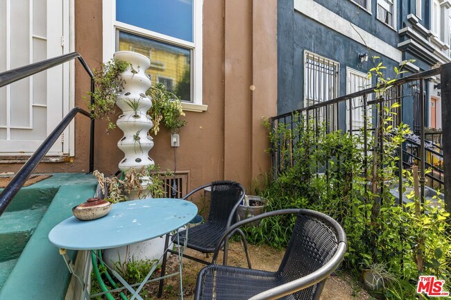 Building Photo - 246 Columbia Pl