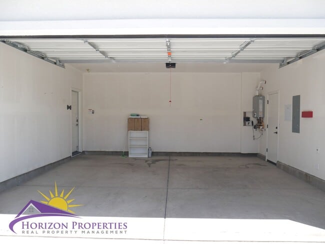 Building Photo - Modern Two-story 4 Bed 3.5 Bath 2,786 sqft...
