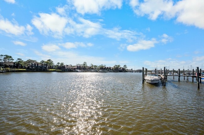 Building Photo - 705 Davis Rd