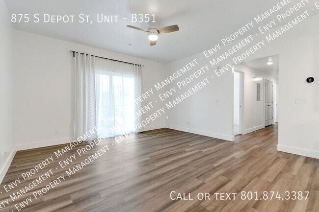 Building Photo - 875 S Depot St