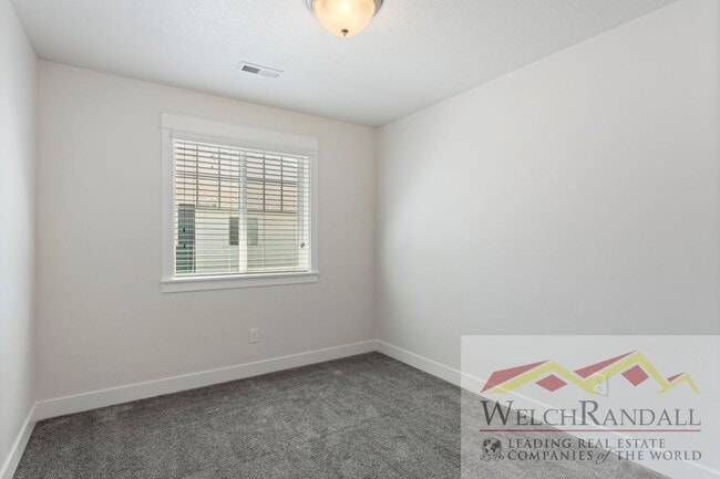 Building Photo - 3 Bedroom Townhome available in North Salt Lake!