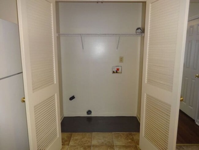 Building Photo - 935 Pedro Dr