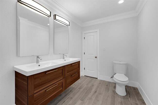 Building Photo - 1633 Fourcade St