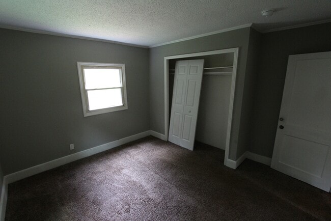 Building Photo - 725 Lucas St