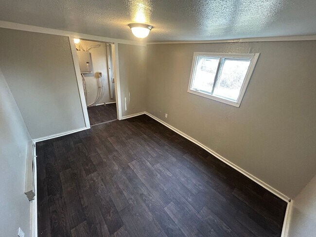 Building Photo - Cozy 2 Bedroom Home Near South Toledo Neighborhood