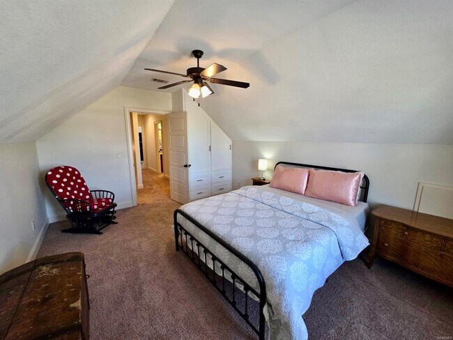 Building Photo - 37 Emerald Dr