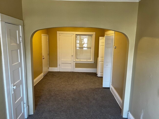 Interior Photo - 467 Herschel St.