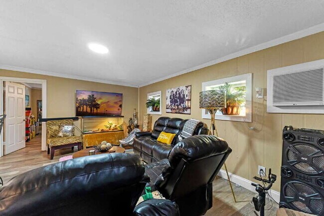 Building Photo - 170 Kingston Ave