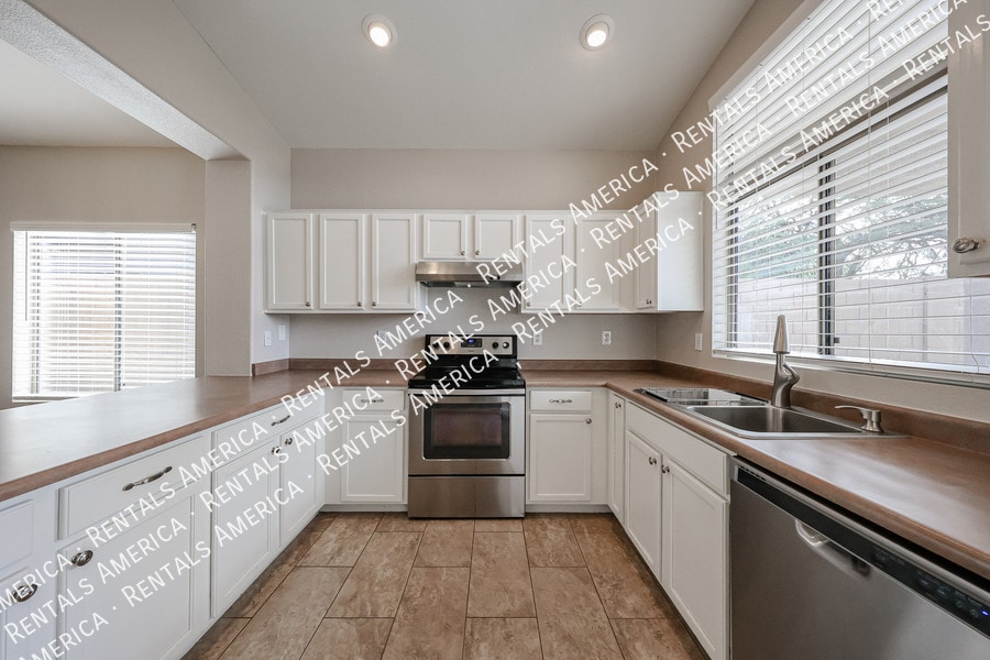 Building Photo - 3533 W Sousa Ct