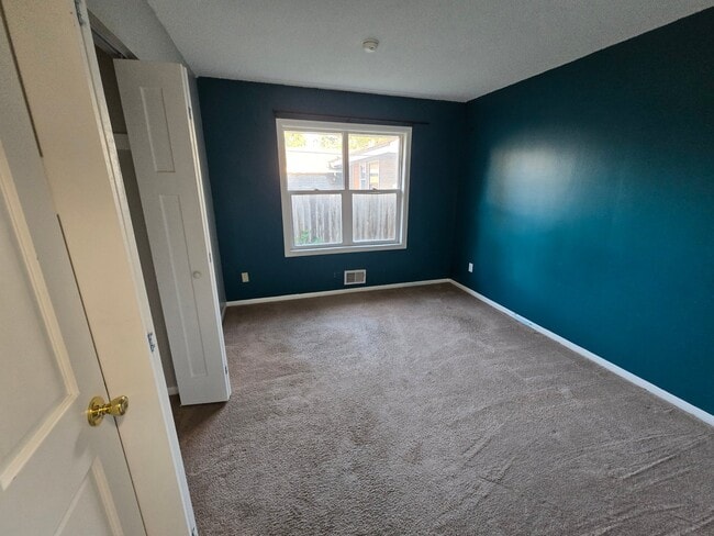 Building Photo - 1401-1403 Parkview Ln NE