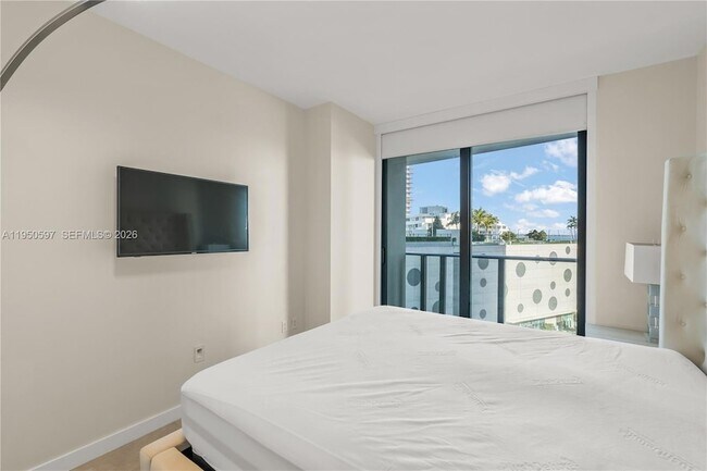 Building Photo - 501 NE 31st St