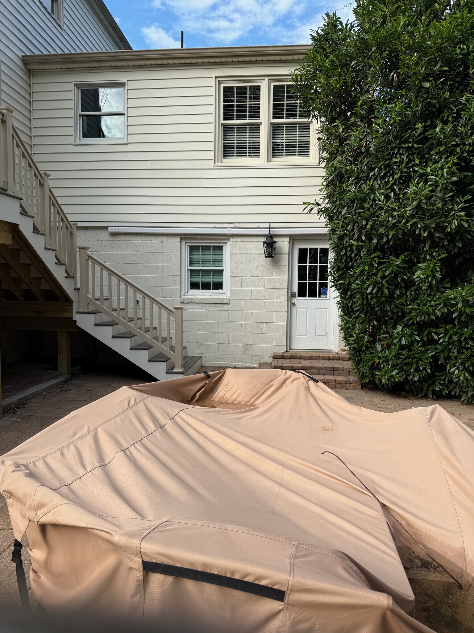 Building Photo - 10225 Tamarack Dr