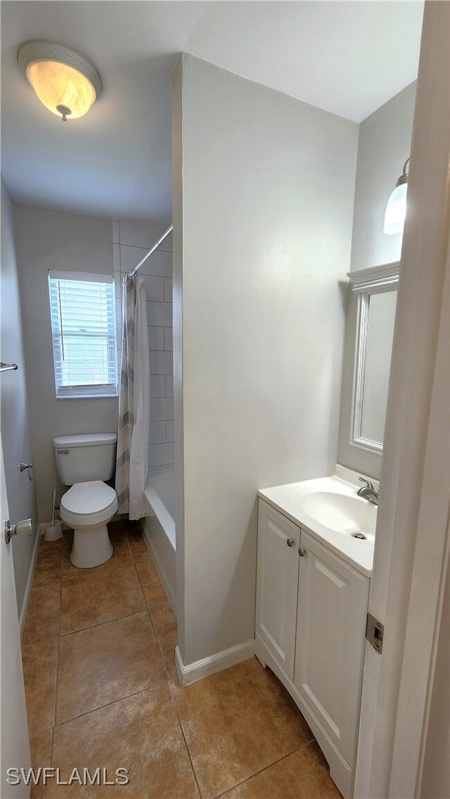 Building Photo - 4615 SE 4th Pl