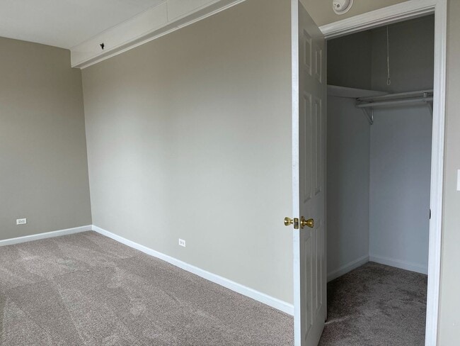 Building Photo - x141a-R