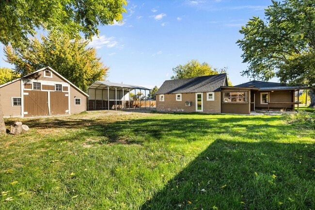 Building Photo - Charming Country Home on 1 Acre – 2 Bed, 1...