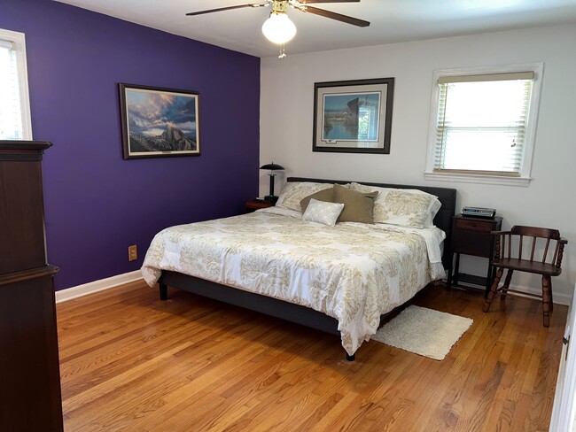 Building Photo - 727 Banks Terrace SE