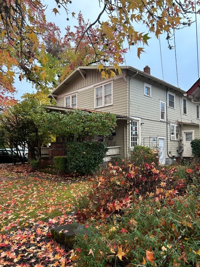 Building Photo - (844) NW 15th St. - 1 bedroom / 1 Bathroom - ALL UTILITIES PAID!