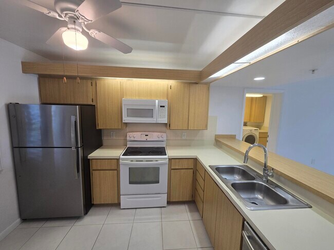 Building Photo - 901 Seafarer Cir