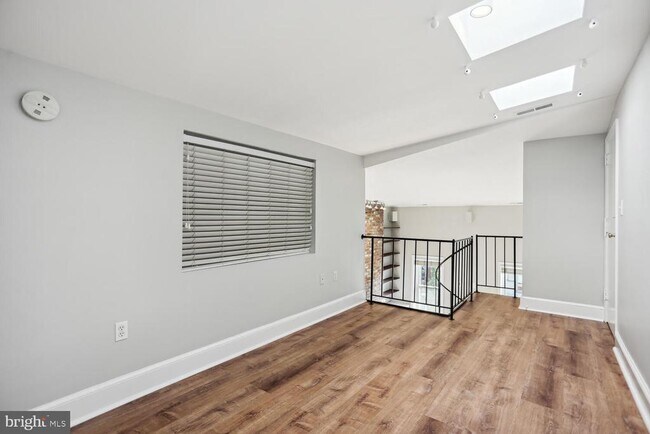 Building Photo - 676 4th St NE