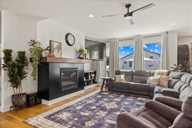 Building Photo - Beautiful Heights Home!