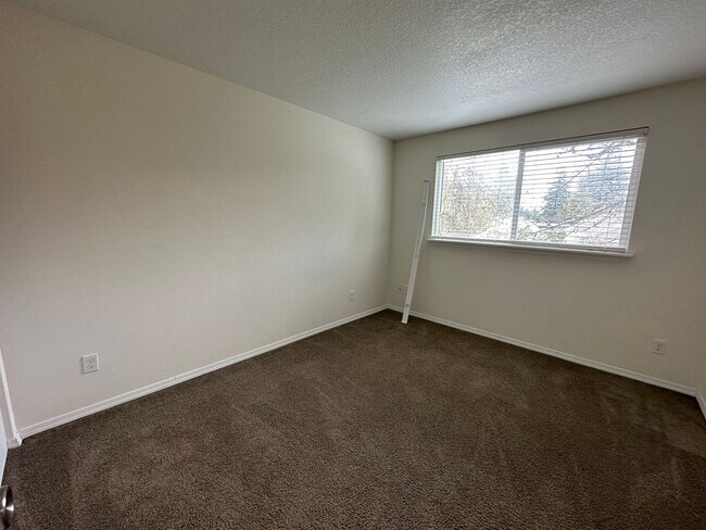 Building Photo - 6552 SW 192nd Ave