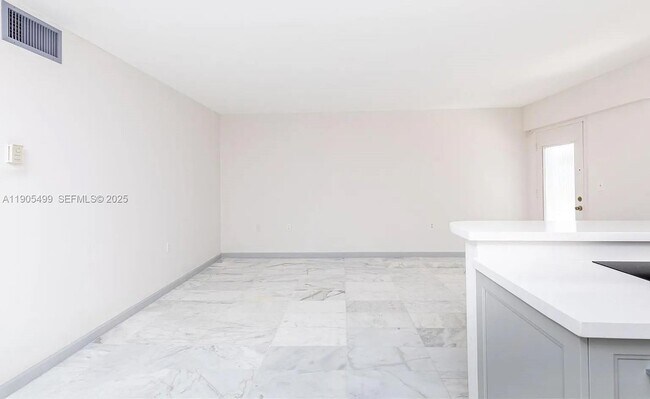 Building Photo - 1545 Euclid Ave