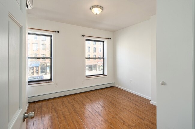 Building Photo - 512 Washington St