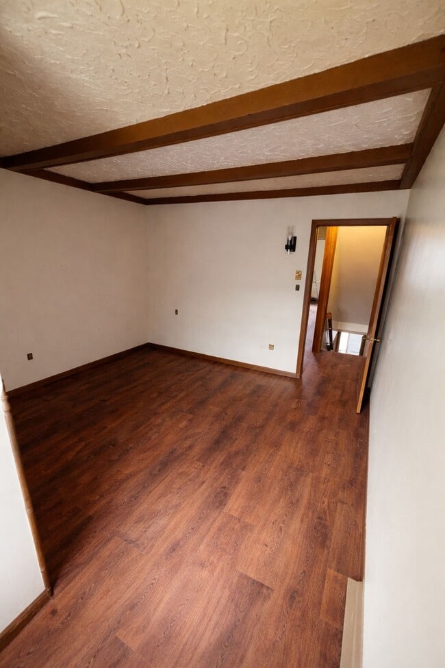 Building Photo - 748 S Hall St