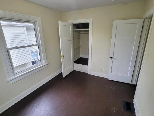 Building Photo - 33 E Norman Ave