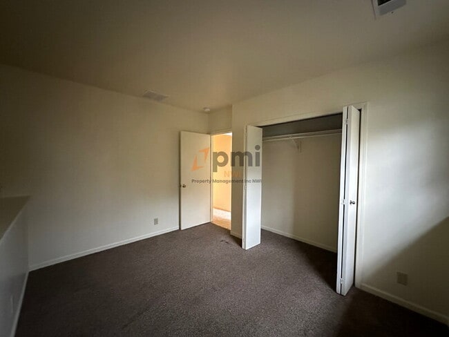 Building Photo - 705 Carla Dr