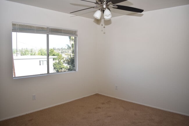 Building Photo - 512-516 N CITRUS AVENUE