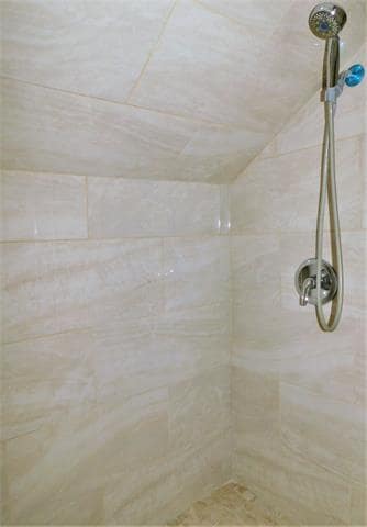 Building Photo - 216 Maple St