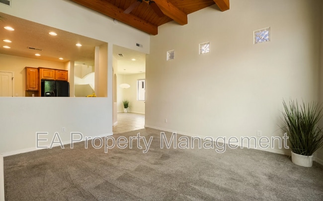 Building Photo - 8736 Desert Fox Way NE