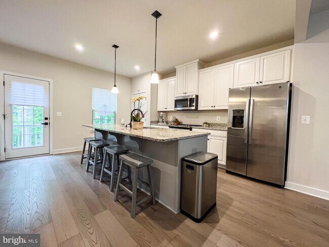 Building Photo - 4480 Commons Dr