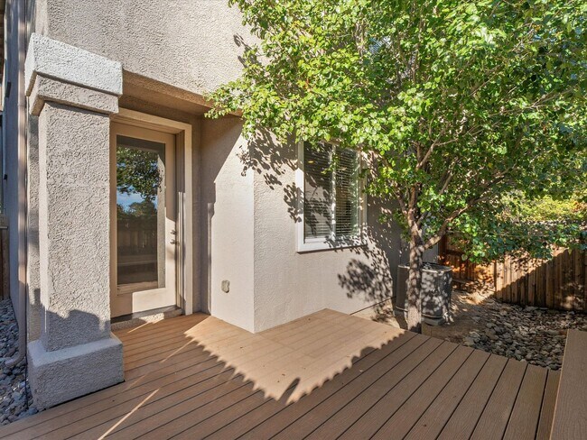 Building Photo - Move in Ready in the Heart of Reno