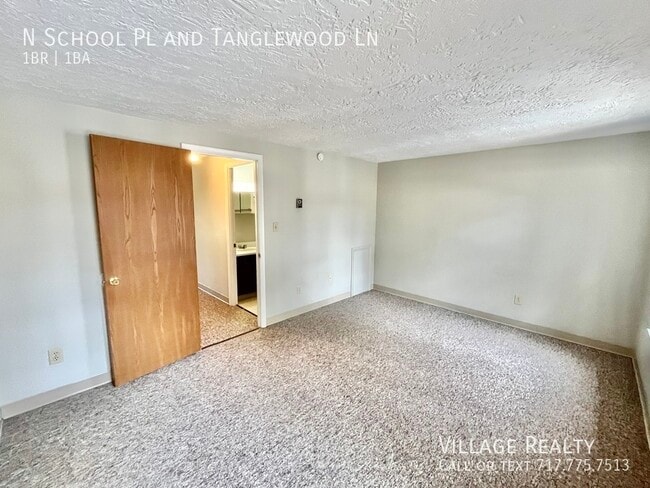 Building Photo - 303 N School Pl