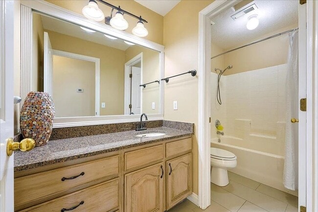 Building Photo - Expansive 5 Bedroom Home in St. George!