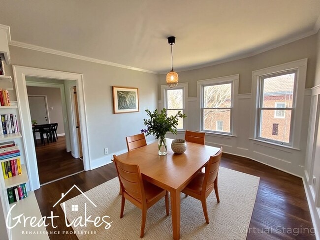 Building Photo - 892-894 Gladstone