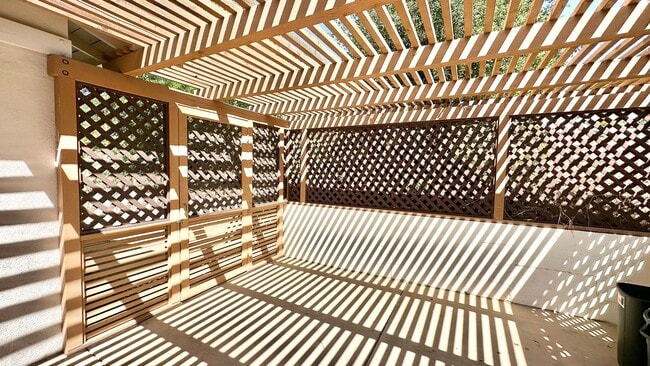 Building Photo - Light, Bright, and Recently Updated, Darli...