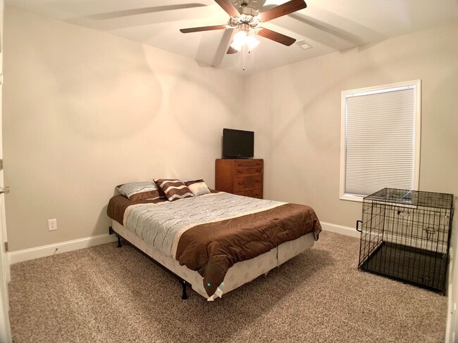 Building Photo - 585 Dexter Dr