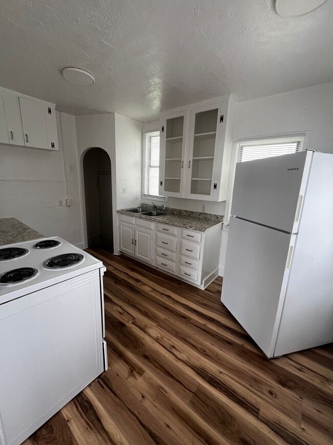 Building Photo - Updated 4-Bedroom 1.5 Bathroom Home with Fenced Yard