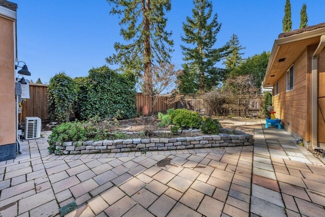 Building Photo - 248 Encina Ave