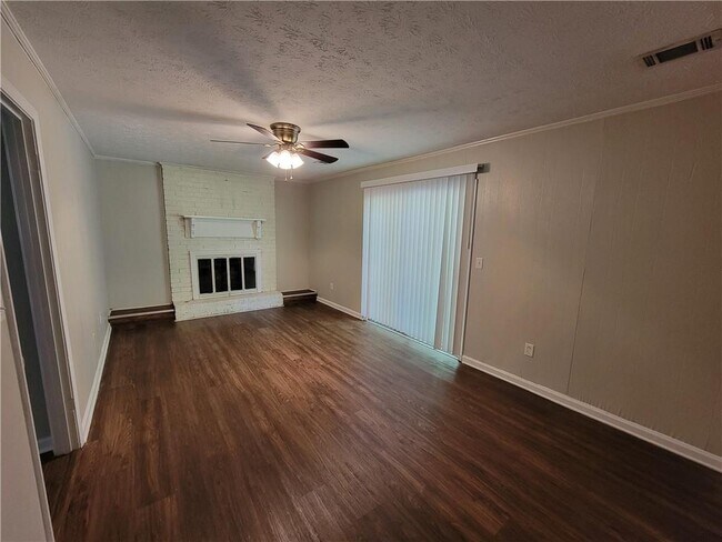 Building Photo - 2506 Windmere Dr NW