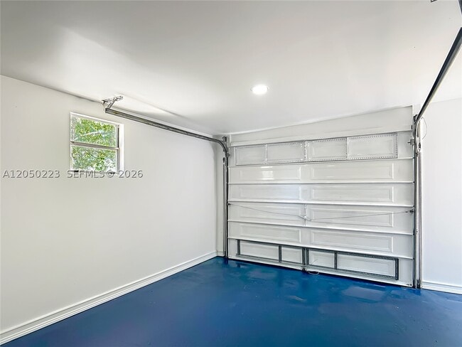 Building Photo - 8781 LAKESHORE Dr