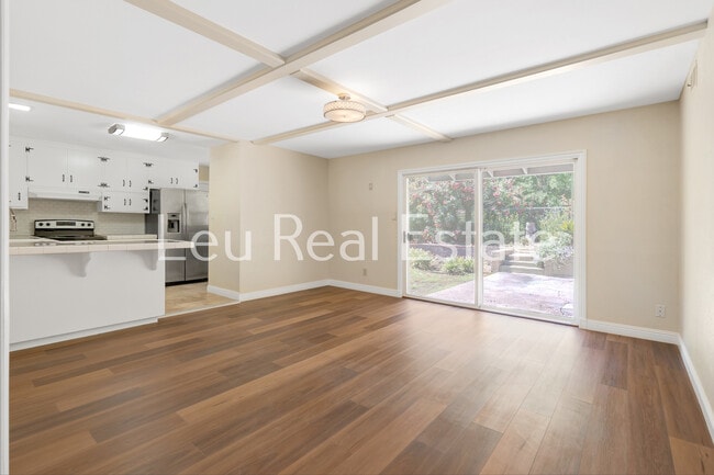 Building Photo - 6640 S Land Park Dr