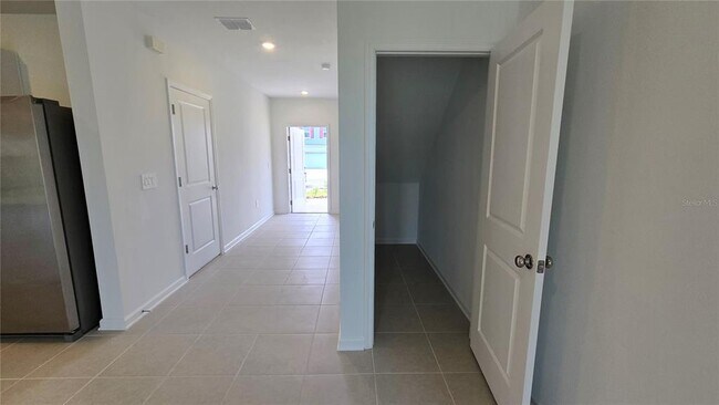 Building Photo - 3363 Alexander Dr