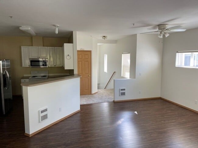 Building Photo - Beautiful Renton 3bd 2bath Townhome in Fairwood Neighboorhood!