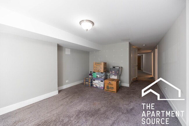 Building Photo - 3022 N Avers Ave