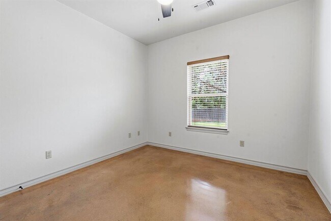 Building Photo - 10215 Twin Lake Loop