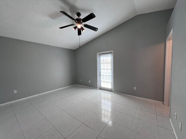 Building Photo - 1114 Shoshanna Dr
